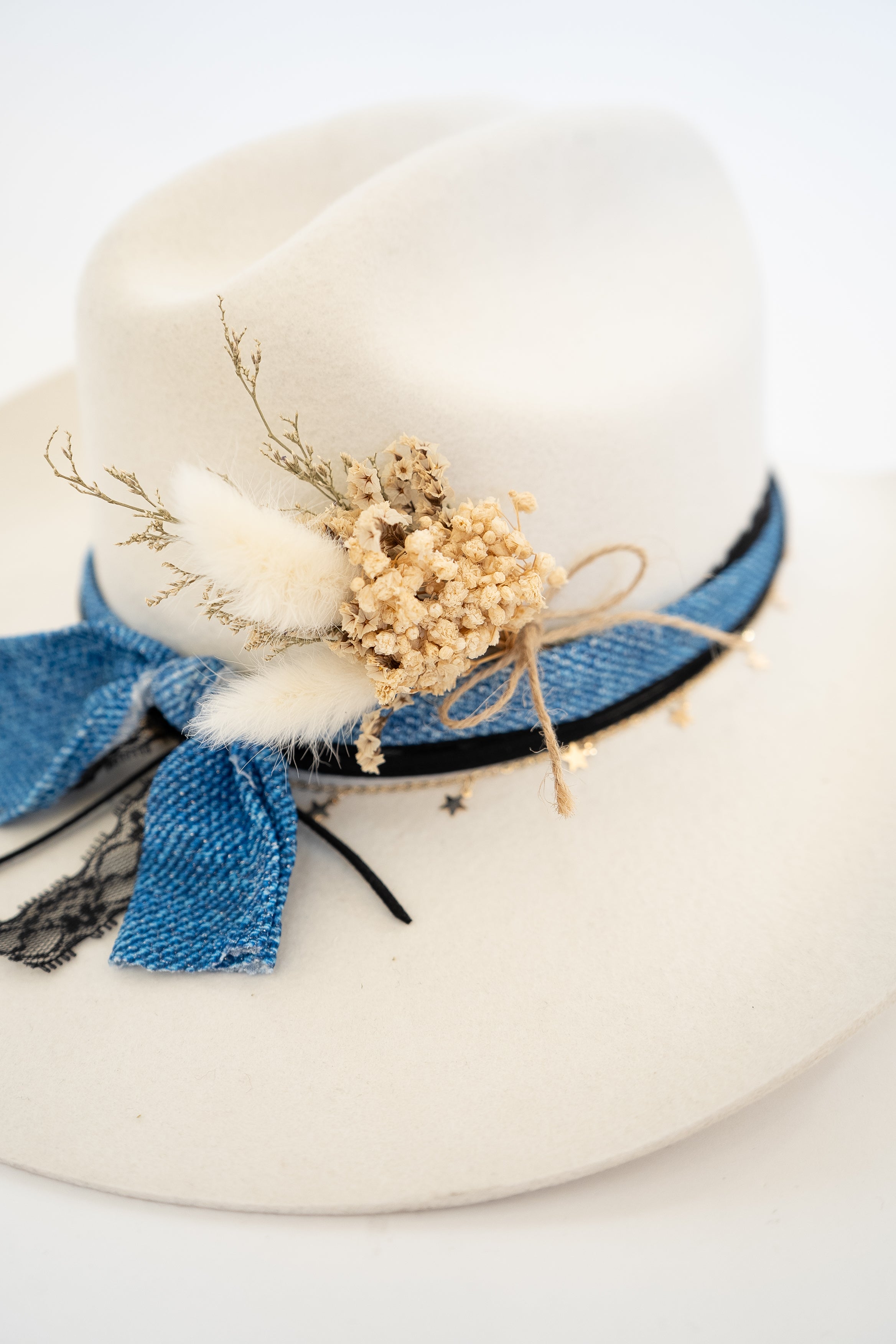 Vetchy White Cowboy Hat