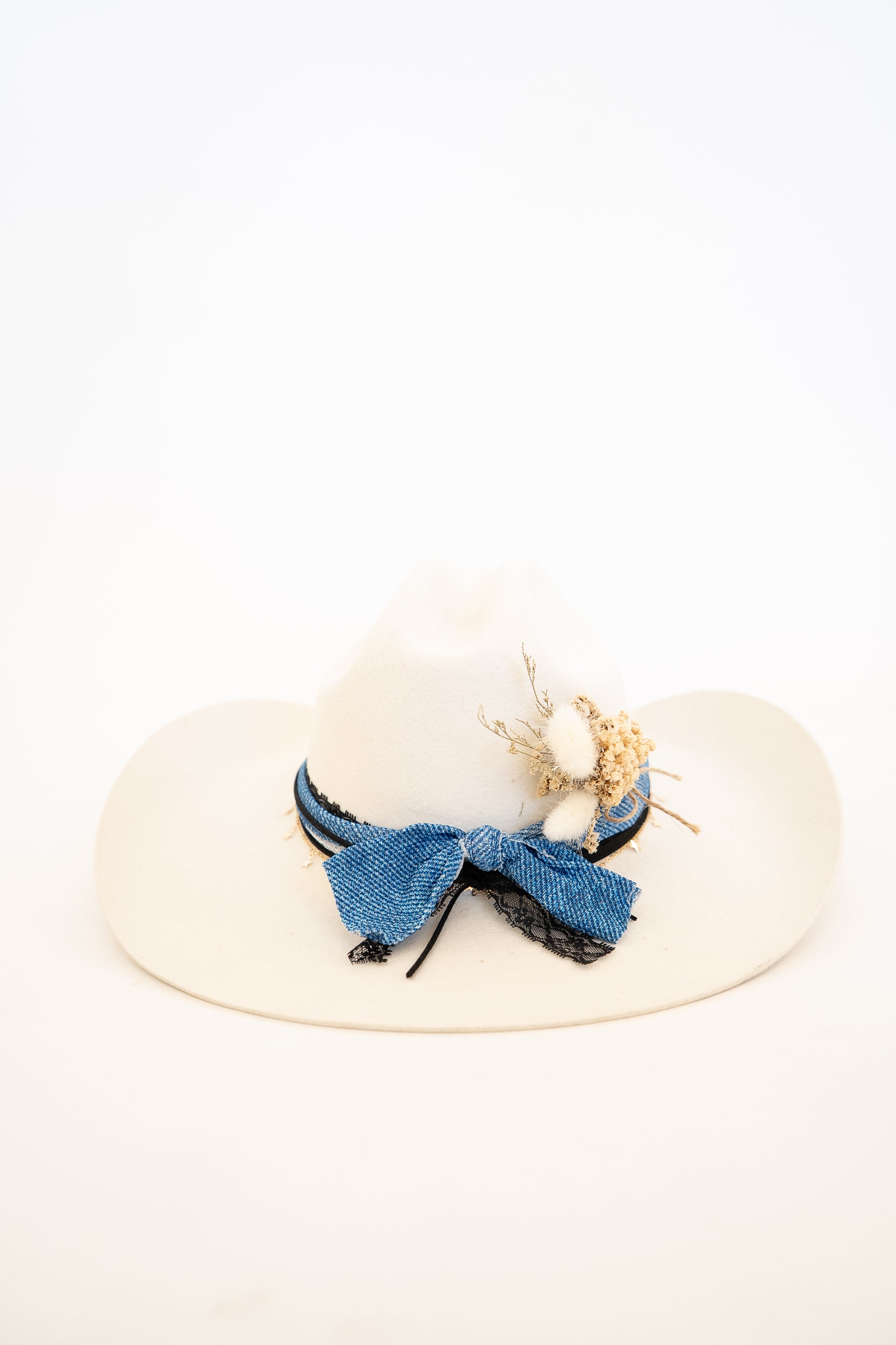 Vetchy White Cowboy Hat