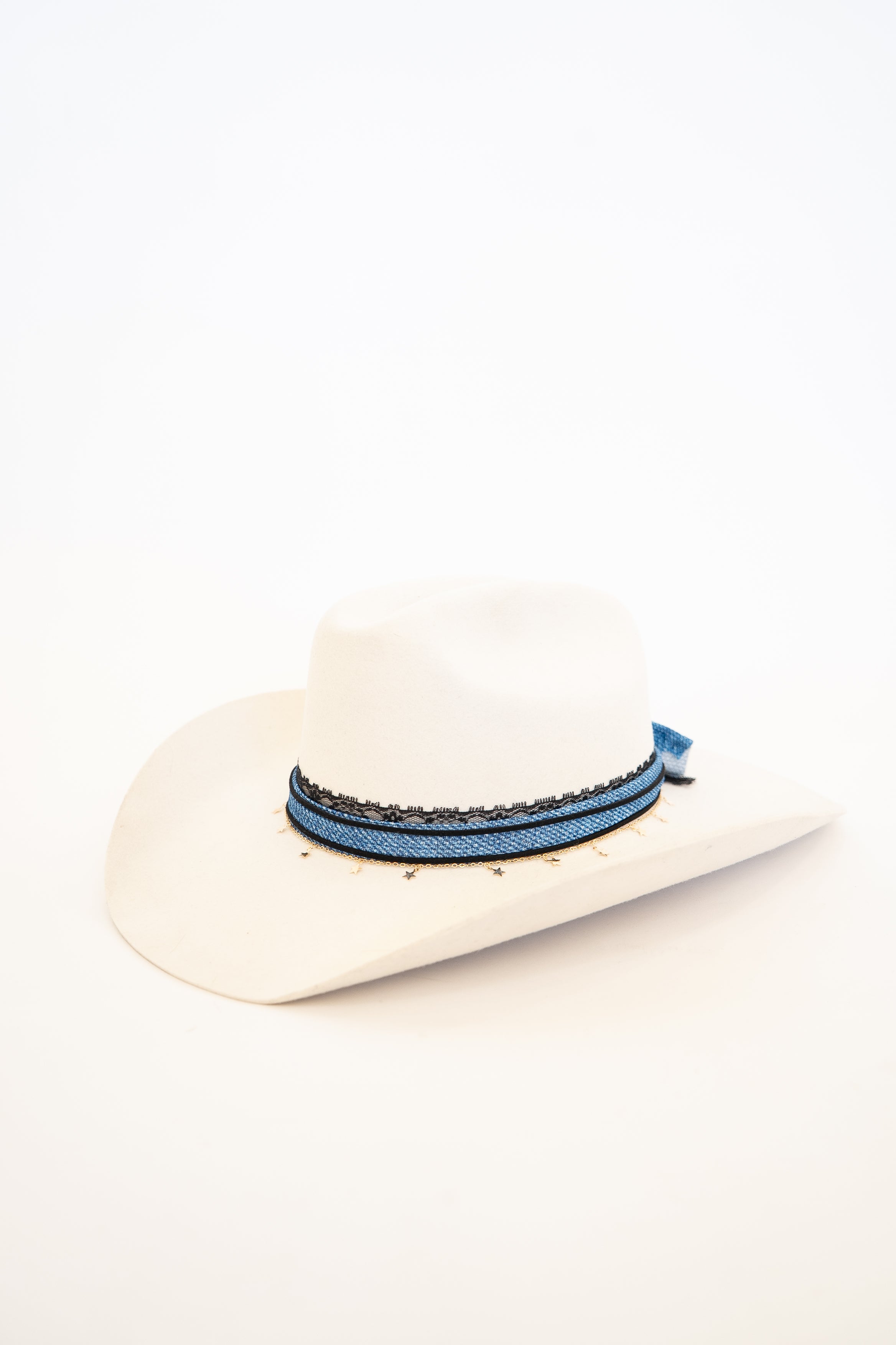 Vetchy White Cowboy Hat