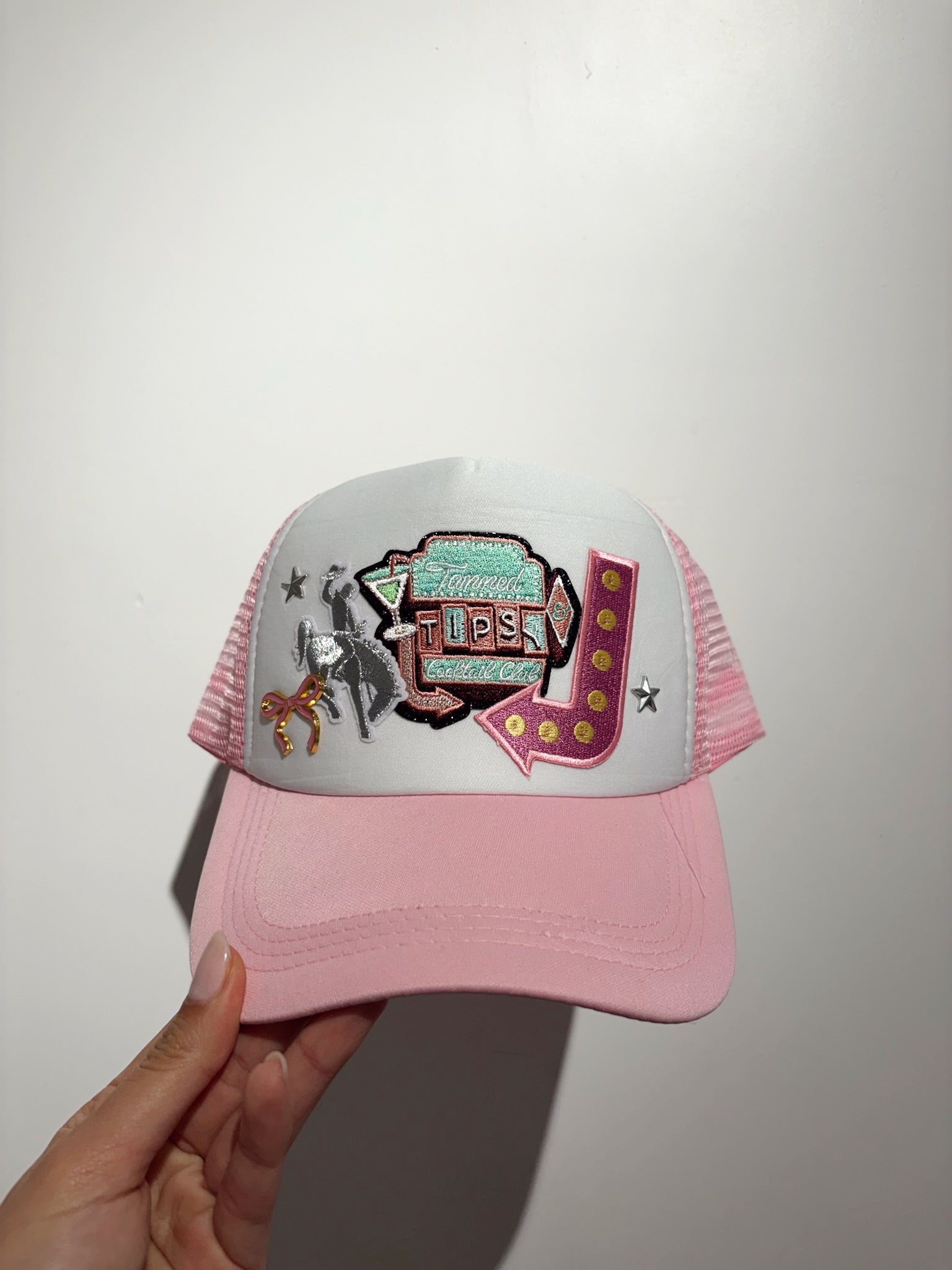 Tanned, Tipsy, Cocktail club